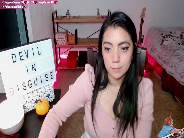 Live sex webcam photo for LionessHunts #270887116