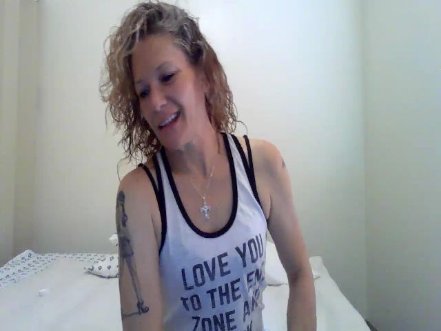 Live sex webcam photo for HarperCole78 #270895453