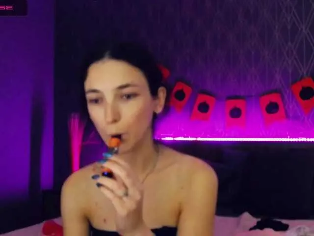 Live sex webcam photo for KariNeal #270903765