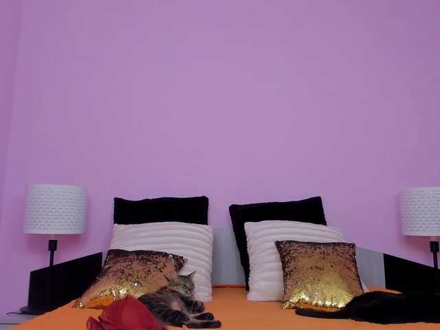 Live sex webcam photo for JuliaHayes90 #270897421