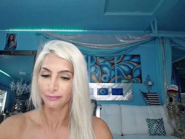 Live sex webcam photo for adrianna_fox #287953238