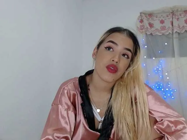 Live sex webcam photo for adri14-1 #270900859
