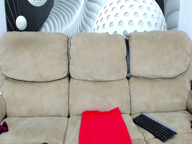 Live sex webcam photo for HaleySweet18 #270908478