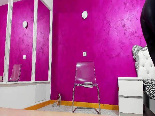 Live sex webcam photo for AimeeTeen #270898938