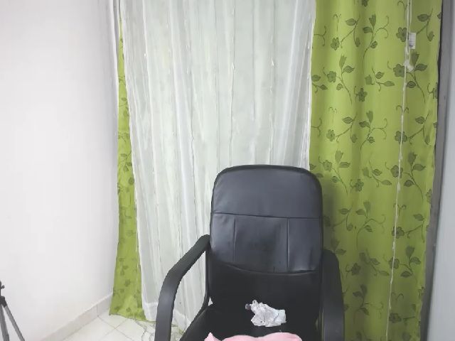 Live sex webcam photo for loli_love19 #270910678