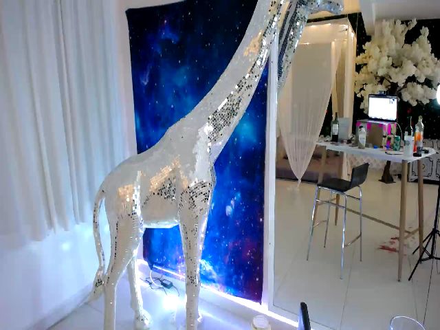 Live sex webcam photo for GingerMFC #270899741