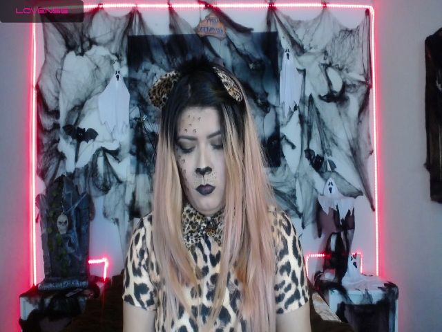 Live sex webcam photo for NicolSaenz #270905228