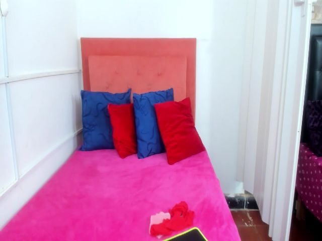 Live sex webcam photo for laura_1_ #270910032