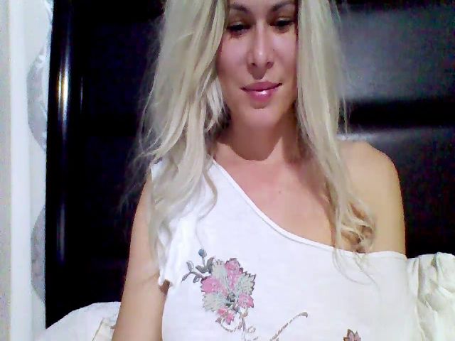 Live sex webcam photo for Isa__ #270908735