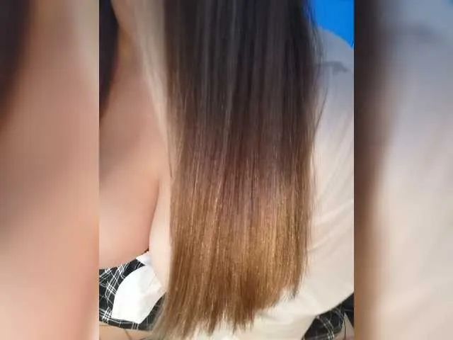 Live sex webcam photo for BloomJuliette #270903677