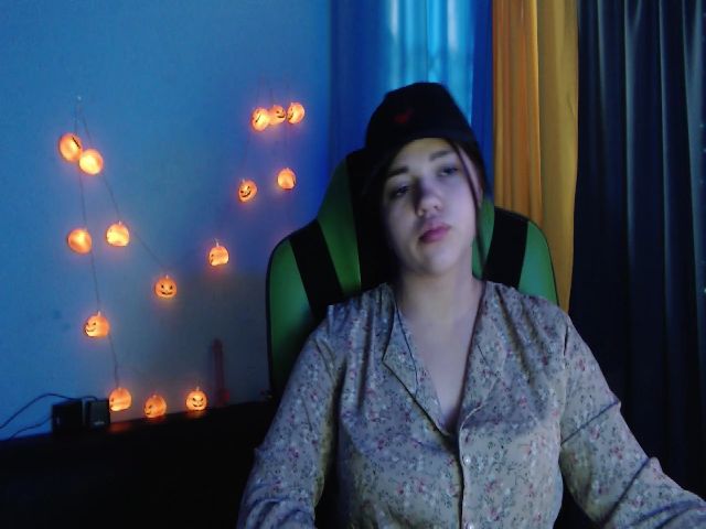 Live sex webcam photo for Emma_One1 #270898665