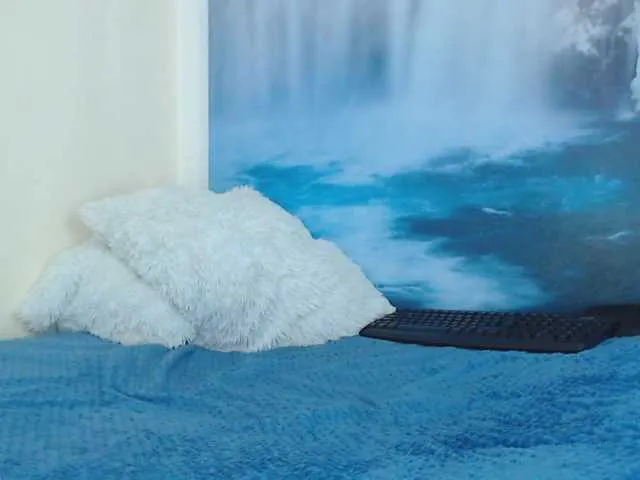 Live sex webcam photo for moonn-26 #270900475