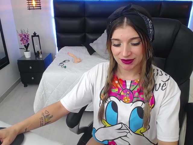 Live sex webcam photo for lauren-bed #270907679