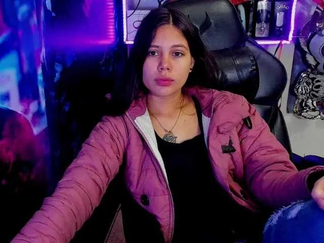 Live sex webcam photo for XCrislerSweet #270904204