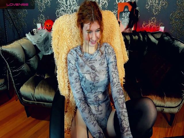 Live sex webcam photo for LillianCurly #270910131