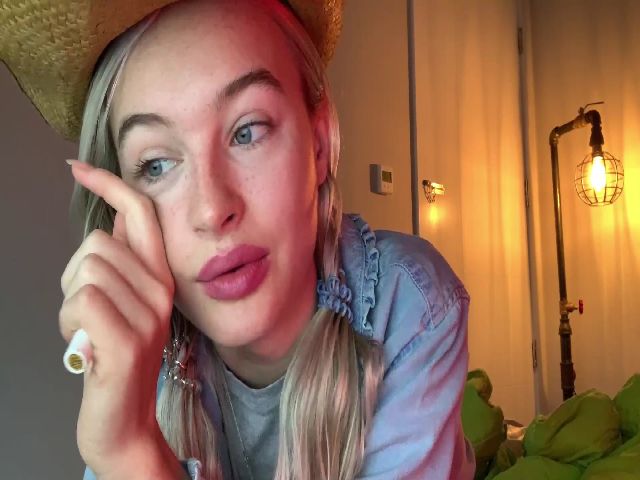 Live sex webcam photo for Milkymillion #270906372