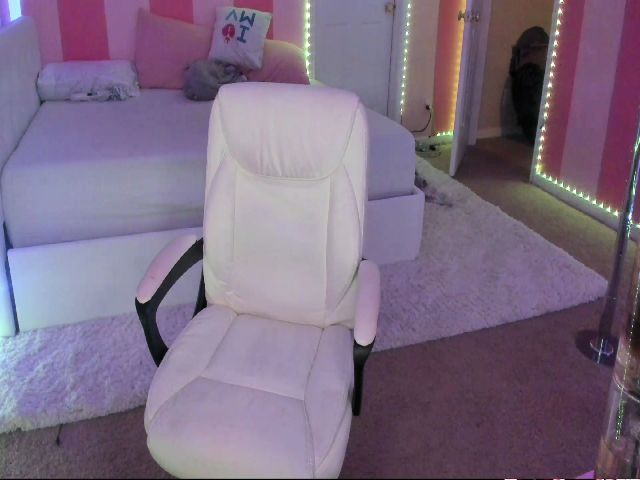 Live sex webcam photo for BonsaiBon #270898843