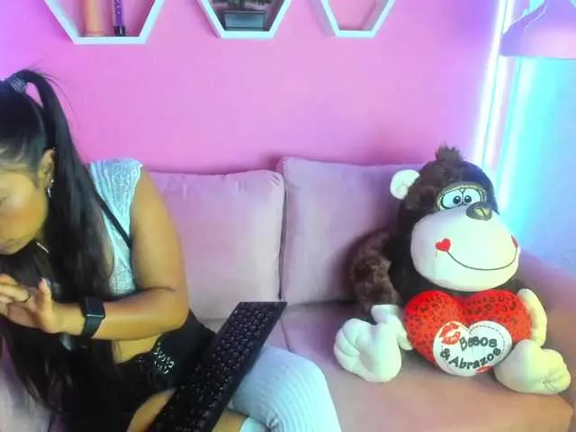 Live sex webcam photo for sofia-grey #270907790