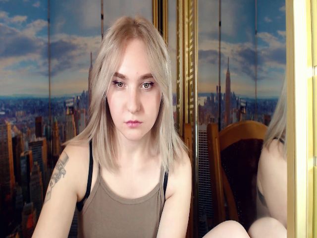 Live sex webcam photo for HannaLismont #270897841