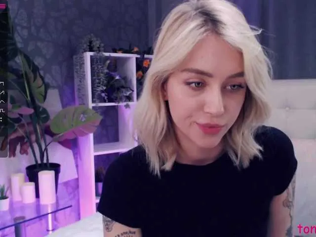 Live sex webcam photo for KaprinaGirrs #270916845