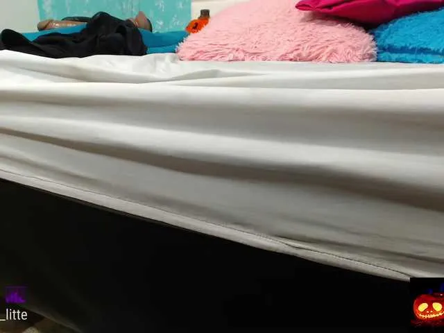 Live sex webcam photo for Little-Abby #270925490