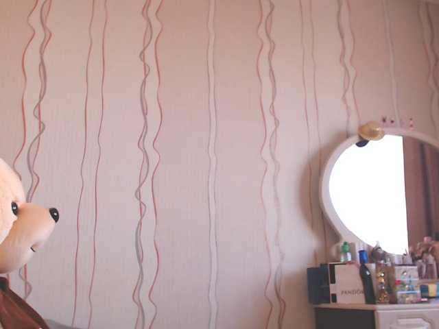 Live sex webcam photo for SexyQueen333 #270915863