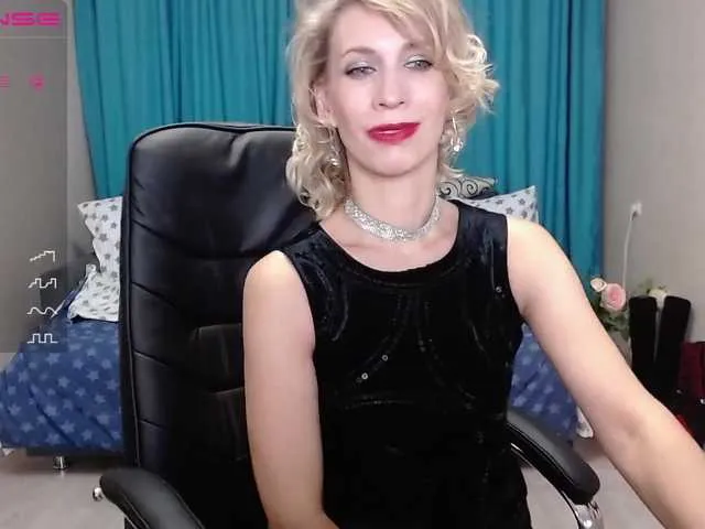 Live sex webcam photo for KirstenDesire #270919967