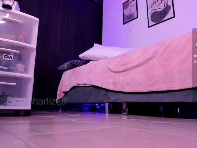 Live sex webcam photo for charlizexxx #270911298