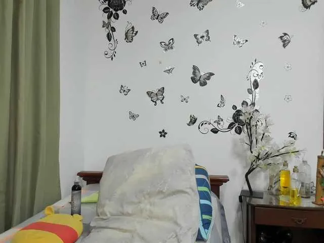 Live sex webcam photo for SmallDoll #270925551