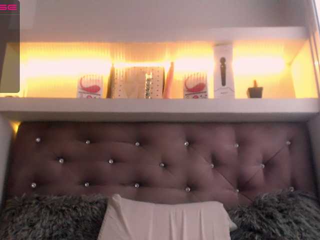 Live sex webcam photo for Agatha-69 #270925622