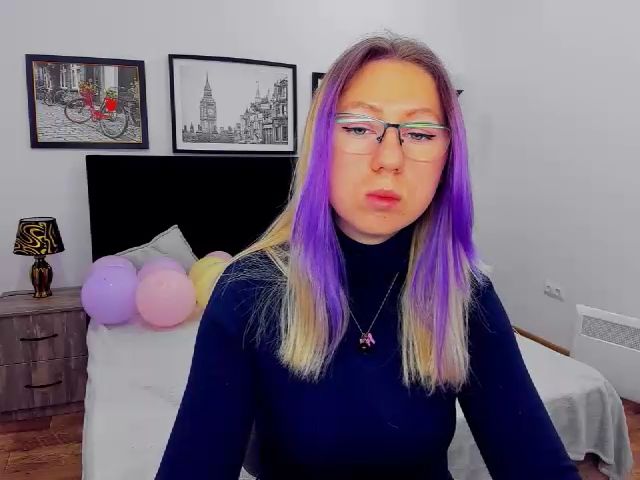 Live sex webcam photo for LizaSwan #270917785