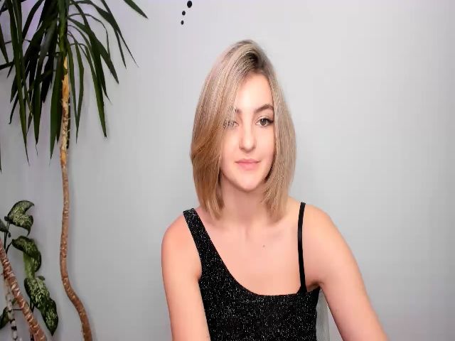 Live sex webcam photo for HelelGretta #270927878
