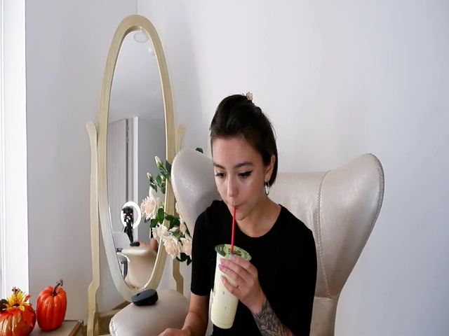 Live sex webcam photo for Anne_boleyn_ #270927887