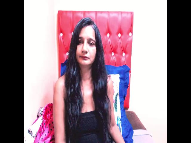 Live sex webcam photo for INDIANCANDY69 #270912844