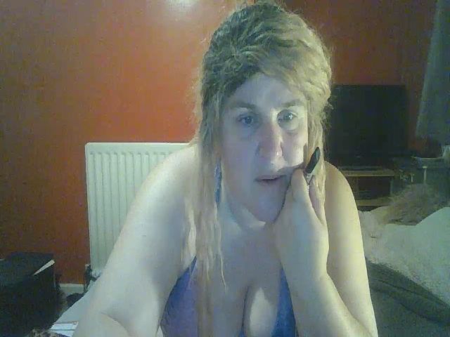 Live sex webcam photo for YUMMYMUMMY39 #270928635