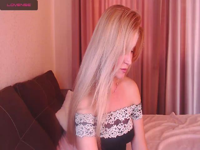 Live sex webcam photo for Lady__Moon #270921512