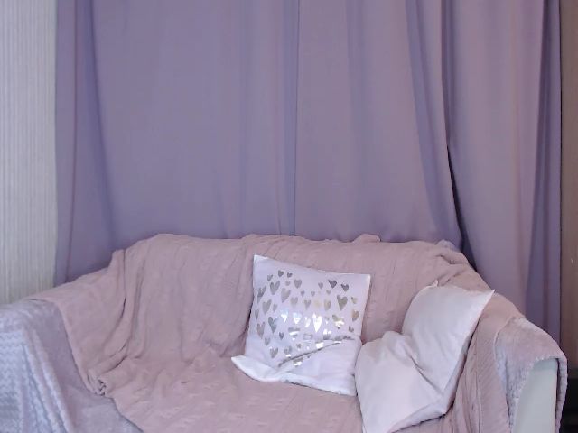 Live sex webcam photo for HotSwJenna #270915496