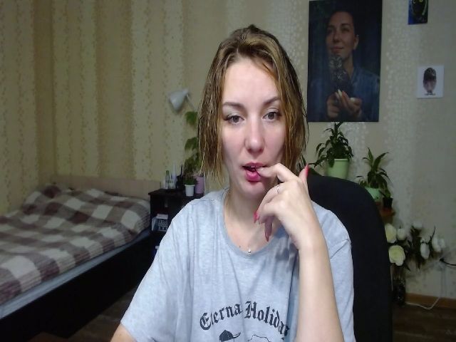 Live sex webcam photo for Emi_lywild #270915141