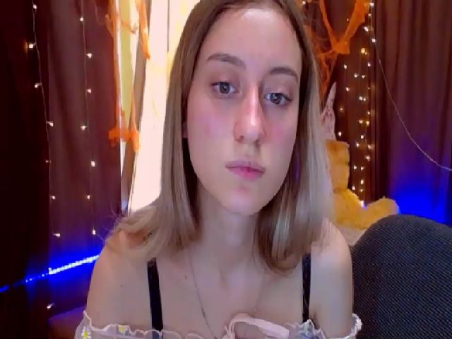 Live sex webcam photo for LinaRum__ #270917654