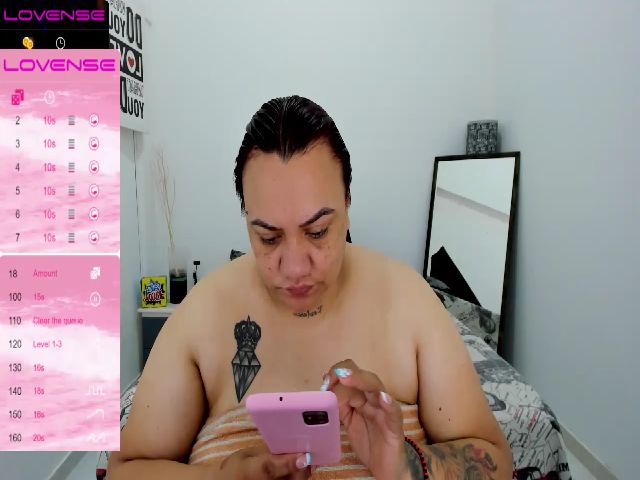 Live sex webcam photo for KimmyStone #270922495