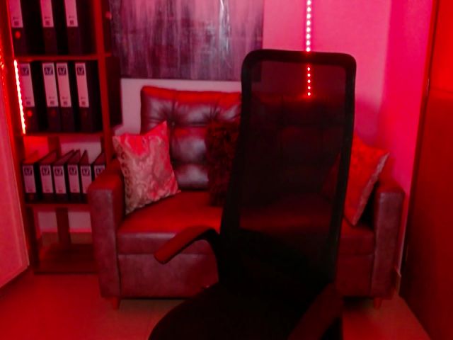 Live sex webcam photo for Cupcake_dream #270923827