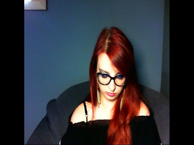 Live sex webcam photo for VirginLuna18 #270923209