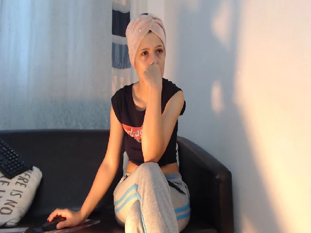 Live sex webcam photo for MishaMarie #270917483