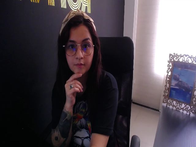 Live sex webcam photo for MissTiara_ #270923758