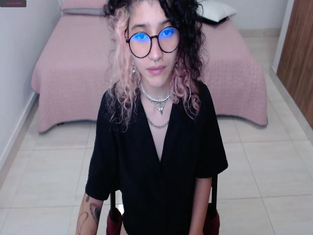 Live sex webcam photo for Myzore #270915370