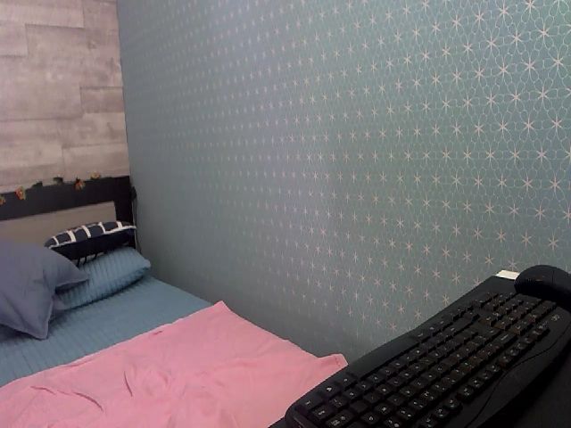 Live sex webcam photo for HugeBoobsErin #270918197