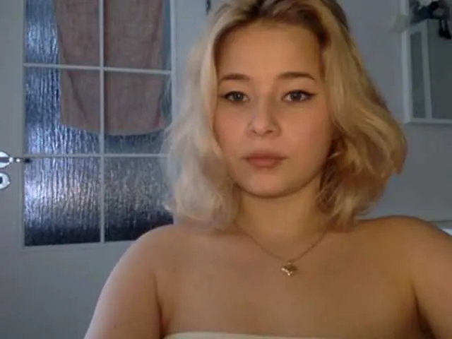 Live sex webcam photo for GraceXhoney #270920458