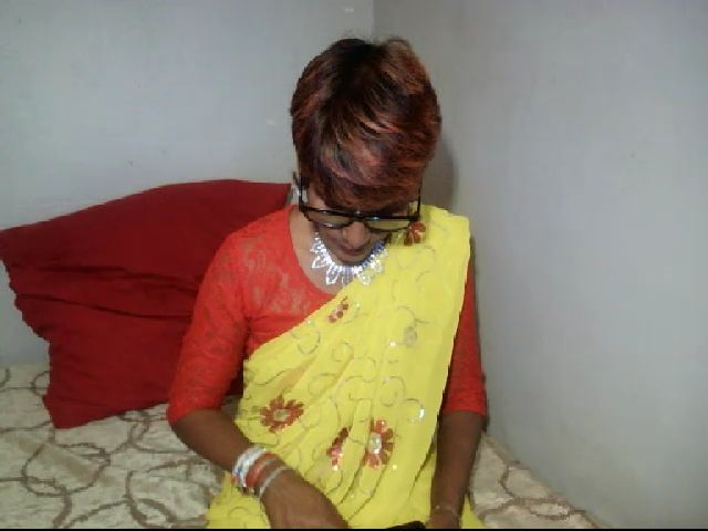Live sex webcam photo for Indianmilf_4u #270923951