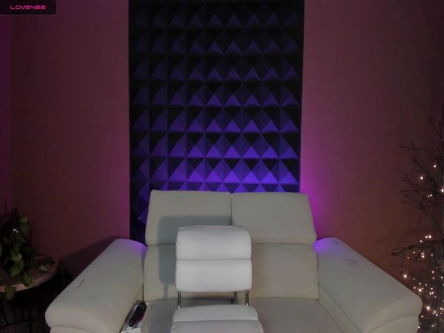 Live sex webcam photo for ConnieAddams1 #270927552