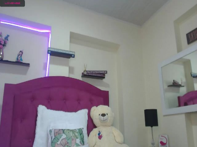 Live sex webcam photo for Grey_Evelyn #270913939